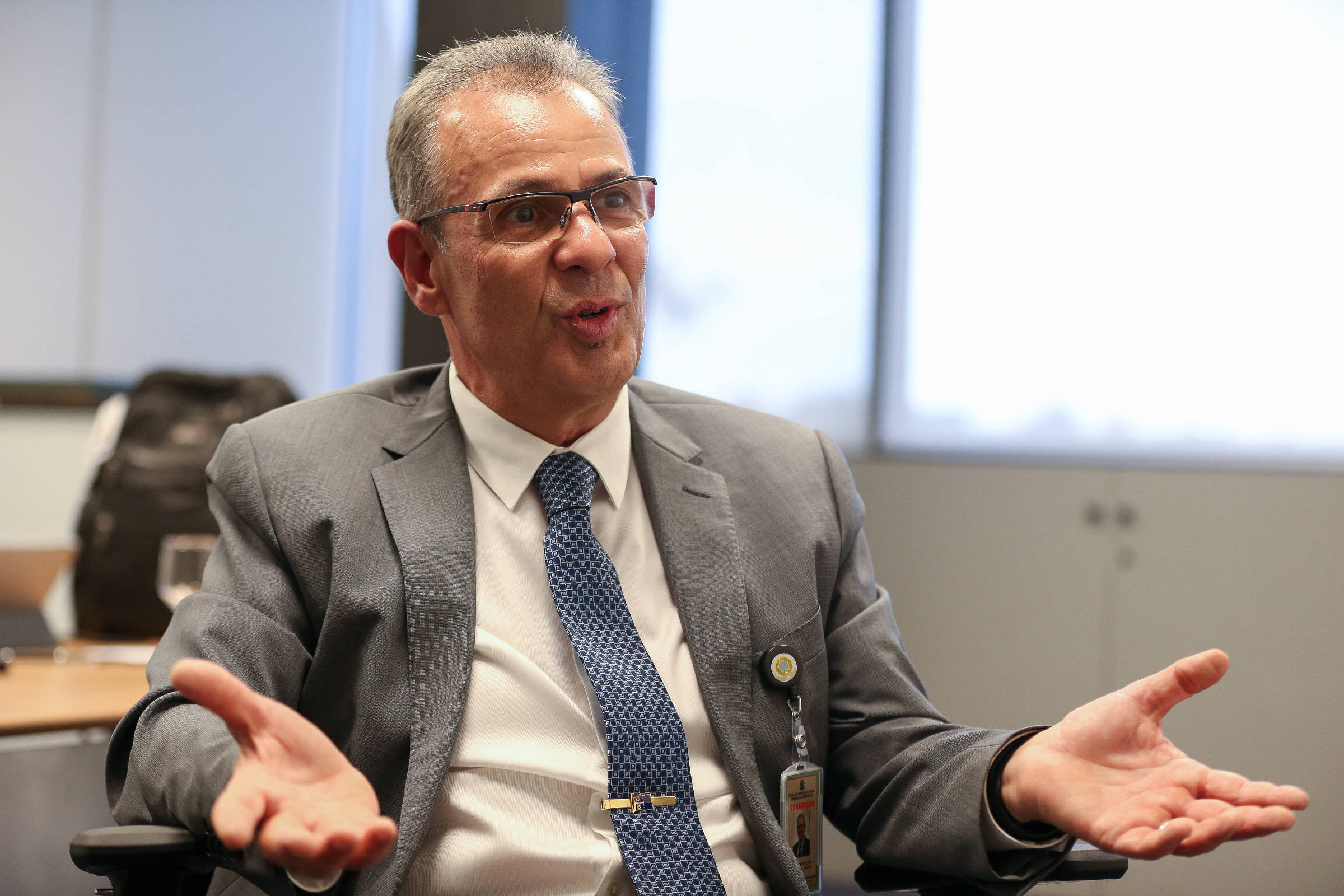 Ministro de Minas e Energia quer trocar diesel por gás nos caminhões